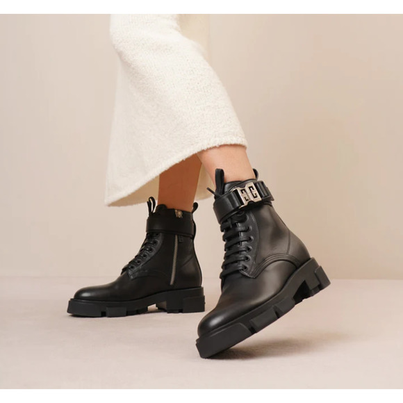 NEW Givenchy Terra 4G Buckle Combat Boot Women Size 10B Lug Sole Black Leather - Picture 1 of 14